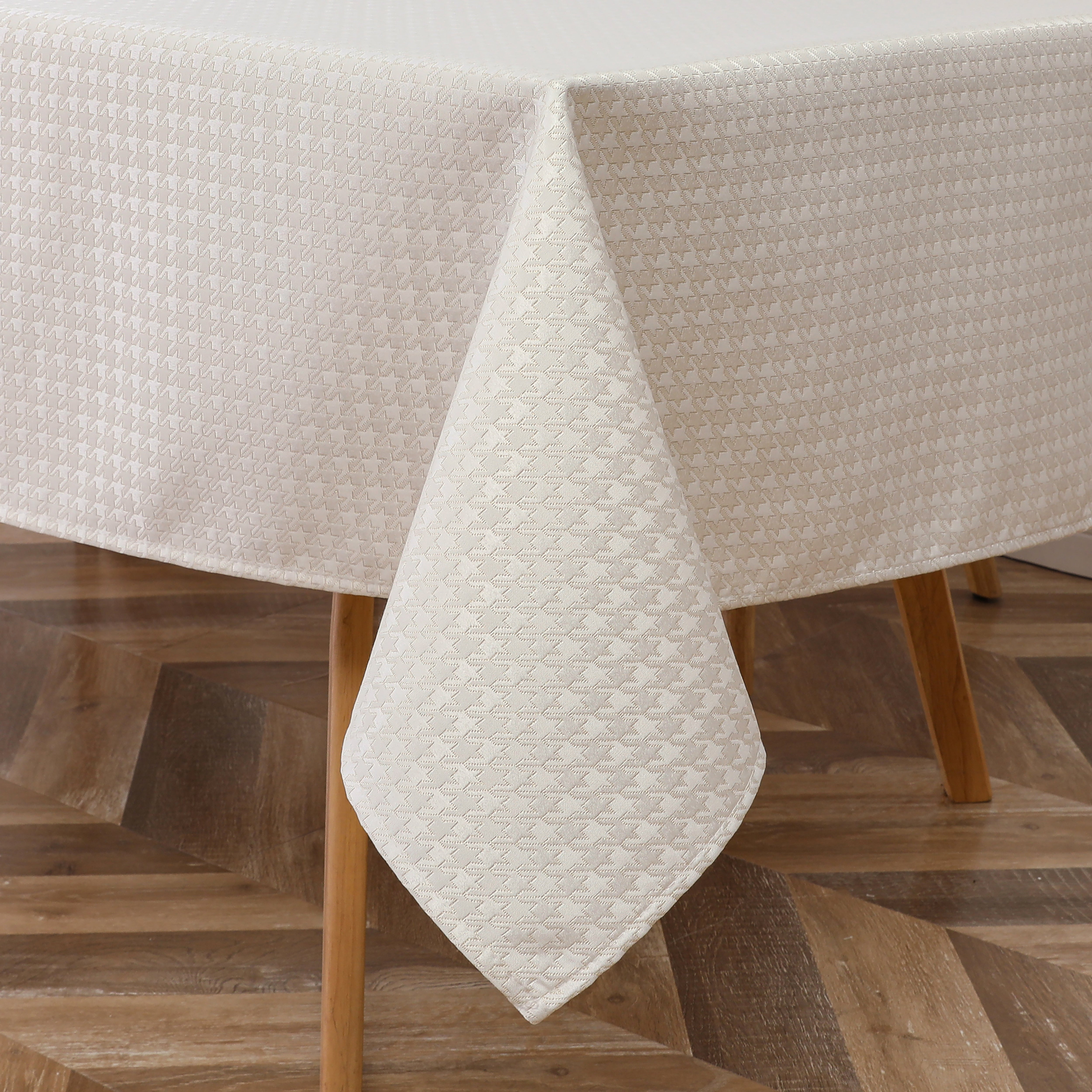 TC1374  White Gold Jacquard Houndstooth Tablecloth