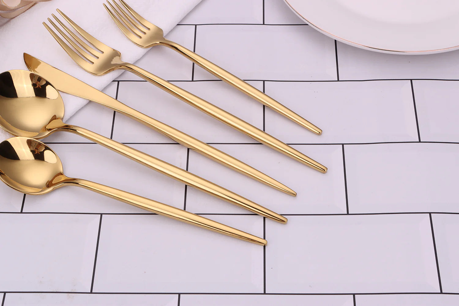 Morne Gold 20 Piece Flatware